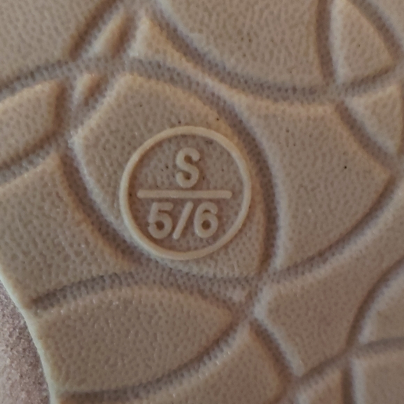 Fuzzy moccasins house shoes - Picture 8 of 8